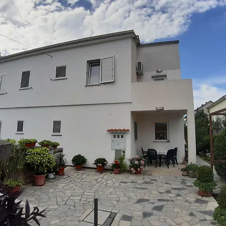 Apartment Knezevic Jadranovo